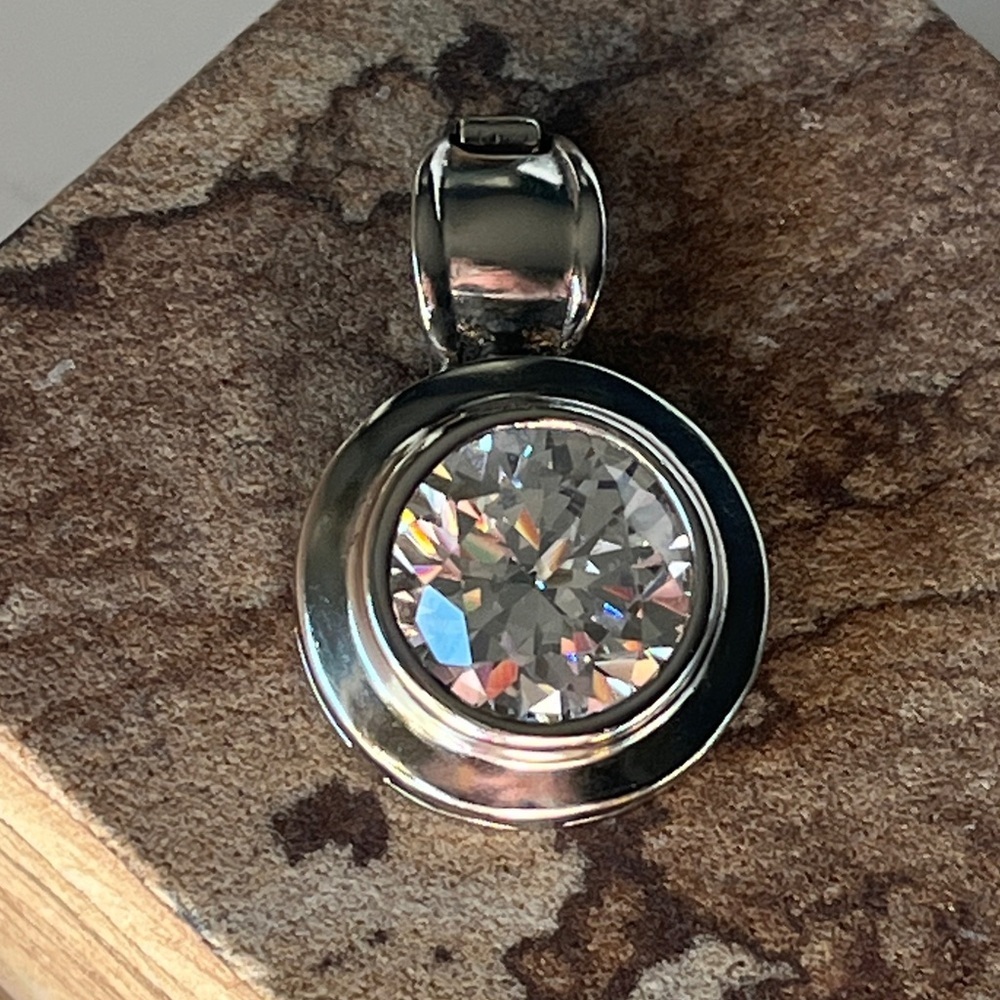 Vintage CZ Pendant in Sterling Silver - Picture 2 of 10